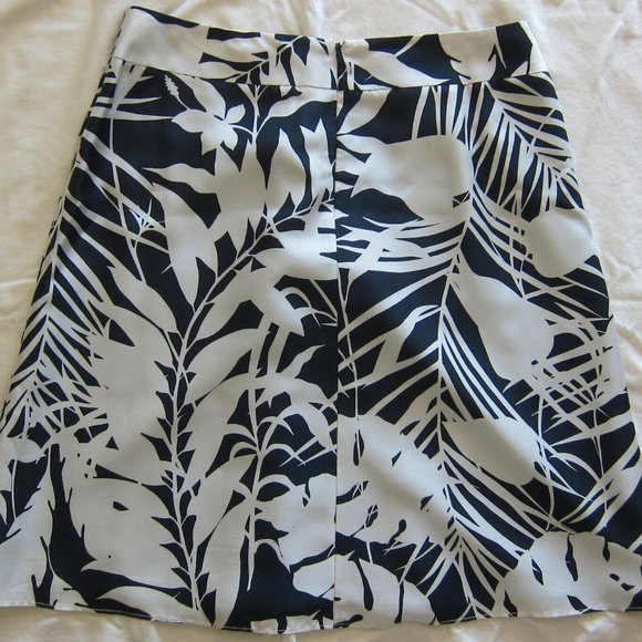 ANN TAYLOR PETITES TROPICAL FLORAL PRINT BLACK & WHITE PLEATED SILK SKIRT - P10 - Picture 3 of 6